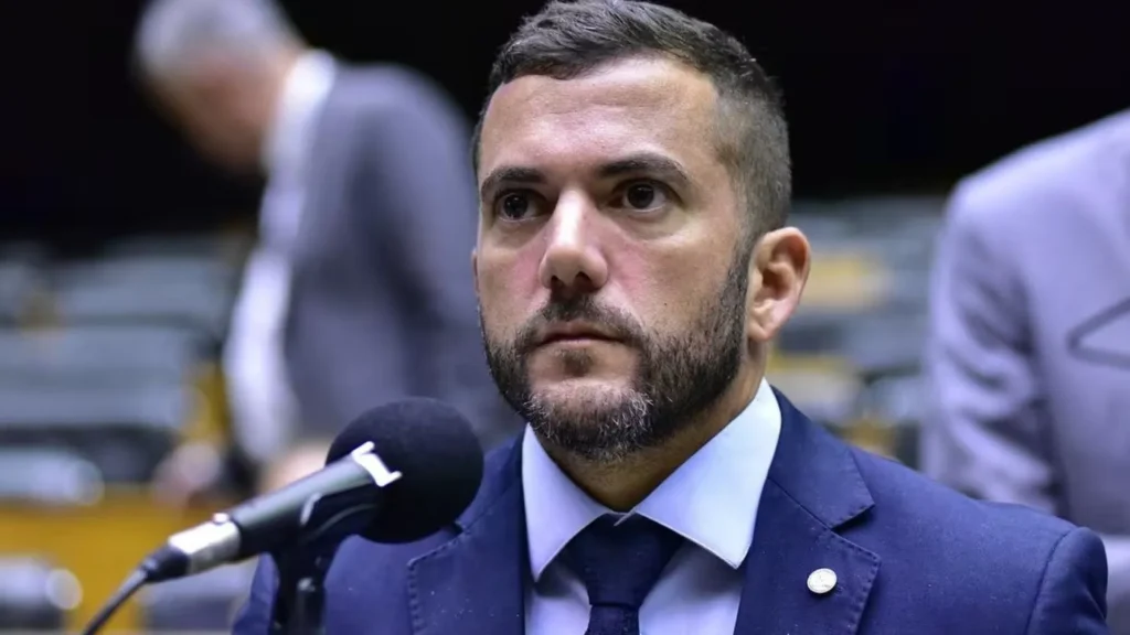 pf-faz-buscas-contra-assessores-do-deputado-carlos-jordy