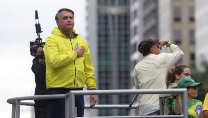 anistia:-bolsonaro-comemora-assinaturas-e-minimiza-mudanca-em-dosimetria anistia:-bolsonaro-comemora-assinaturas-e-minimiza-mudanca-em-dosimetria