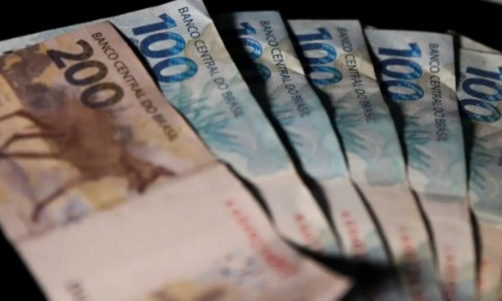 decimo-terceiro-antecipado-em-2025-injeta-r$-320-bi:-saiba-quem-recebe