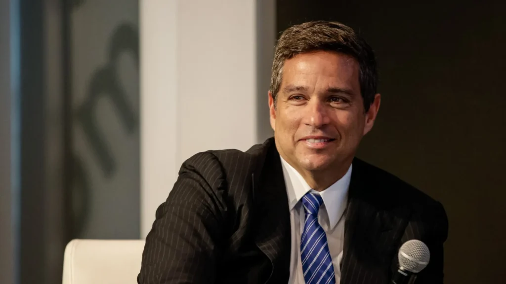 campos-neto:-nao-teremos-aplicativos-de-bancos,-mas-marketplace-de-financas-no-futuro