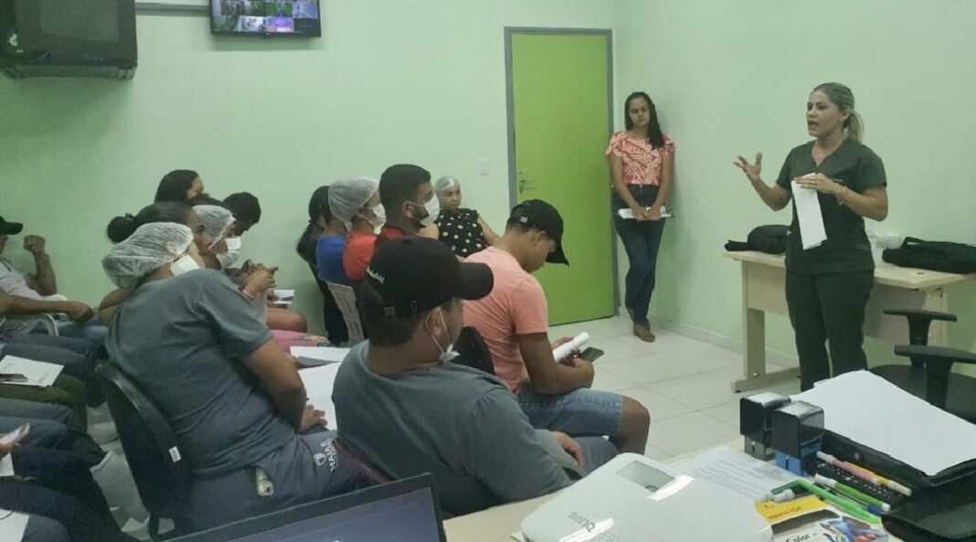 hospital-de-mancio-lima-capacita-servidores-para-oferecer-melhor-atendimento-a-populacao