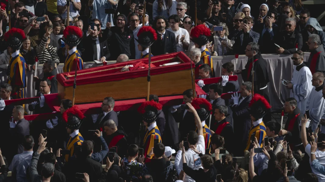 caixao-do-papa-francisco-sera-fechado-na-tarde-de-sexta;-veja-como-funciona-o-ritual