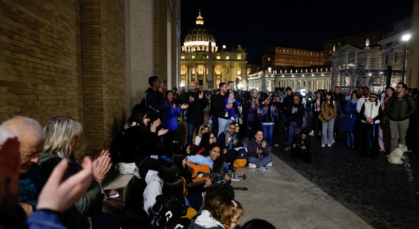 milhares-de-pessoas-despedem-se-do-papa-francisco milhares-de-pessoas-despedem-se-do-papa-francisco