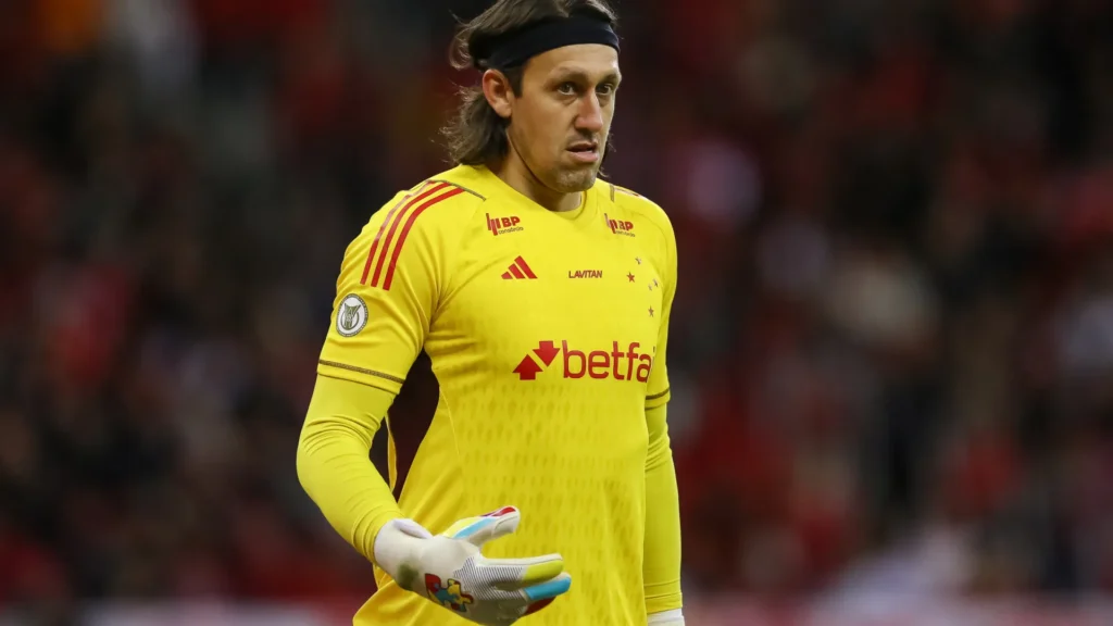 cassio-falha,-cruzeiro-perde-para-palestino-e-agoniza-na-sul-americana