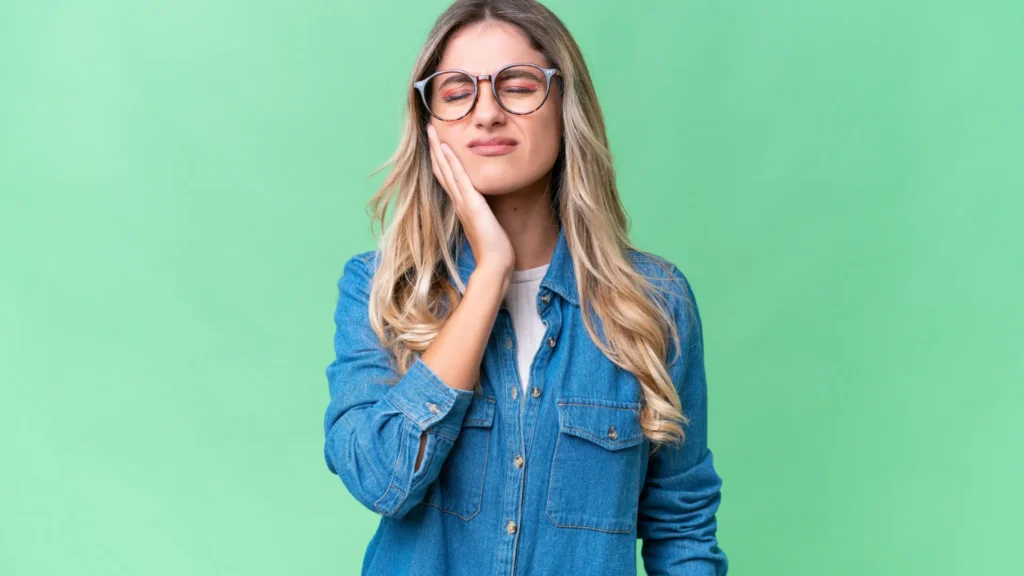 quando-uma-dor-no-ceu-da-boca-e-sinal-de-que-deve-ir-ao-dentista