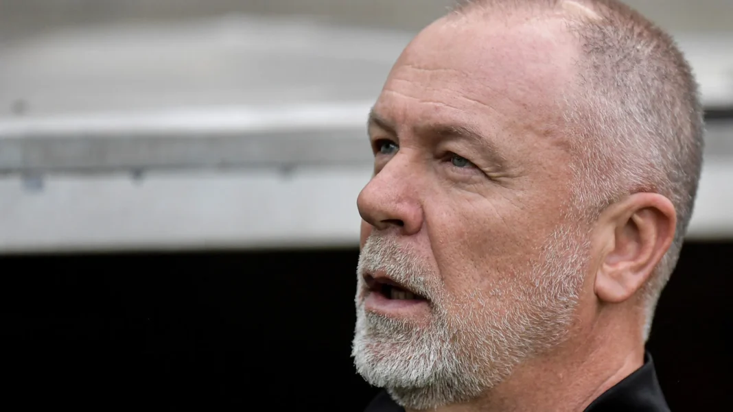 gremio-sofre-com-apagoes-da-zaga-e-empata-com-godoy-cruz-na-estreia-de-mano-menezes