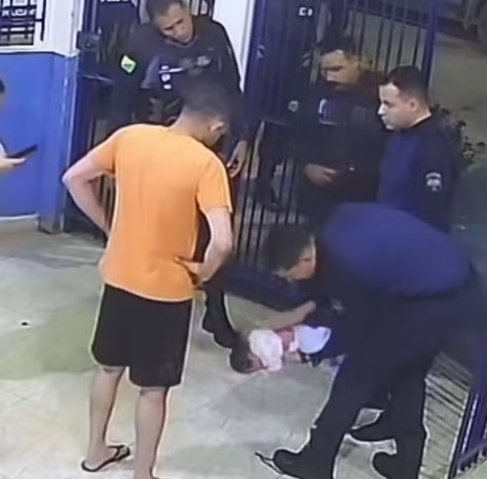 recem-nascido-engasgado-com-leite-e-salvo-por-policiais-no-interior-do-acre
