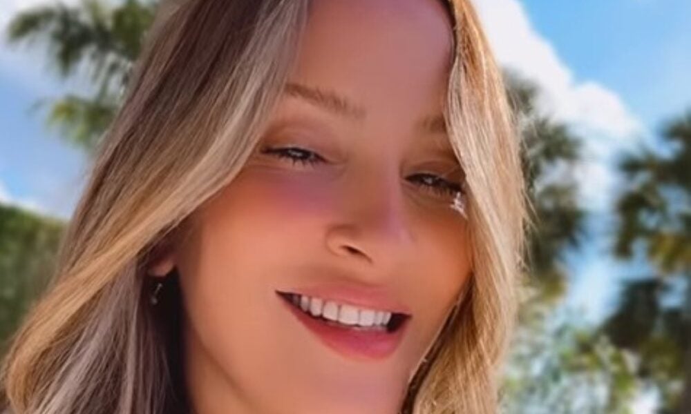 claudia-leitte-emociona-ao-compartilhar-momentos-de-carinho-com-filha-bela-e-familia