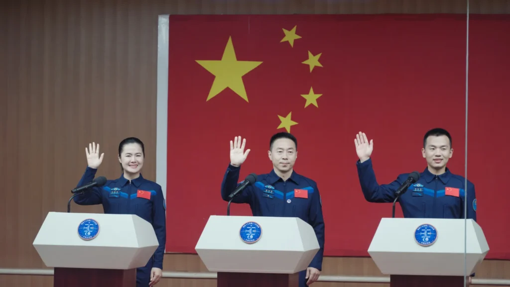 china-anuncia-tripulacao-da-shenzhou-19-com-terceira-astronauta-mulher