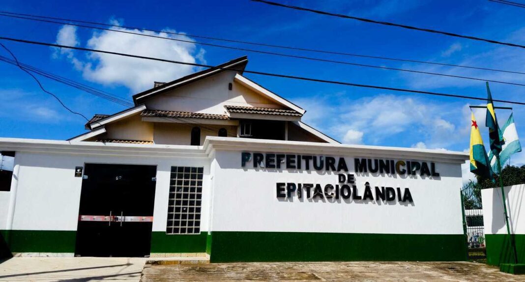 prefeitura-de-epitaciolandia-concede-reajuste-salarial-de-16%-a-servidores-da-educacao