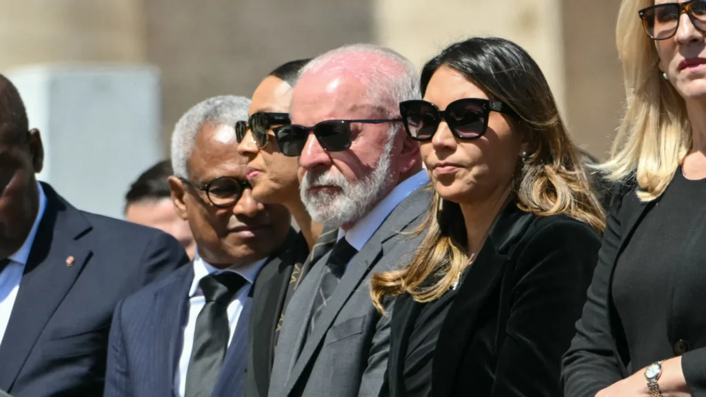 lula-e-janja-chegam-ao-espaco-destinado-a-autoridades-no-funeral-do-papa