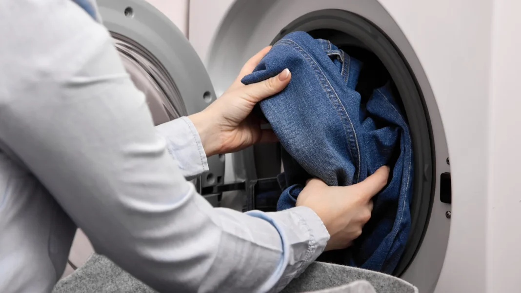 saiba-como-recuperar-calcas-jeans-que-encolheram-na-lavagem
