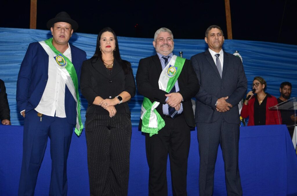 prefeito-sergio-lopes-e-vereadores-tomam-posse-para-novo-mandato-em-epitaciolandia