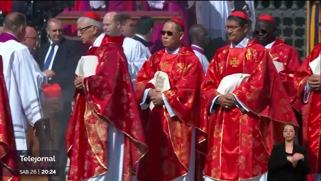 vaticano-cumpre-primeiro-de-nove-dias-de-luto vaticano-cumpre-primeiro-de-nove-dias-de-luto