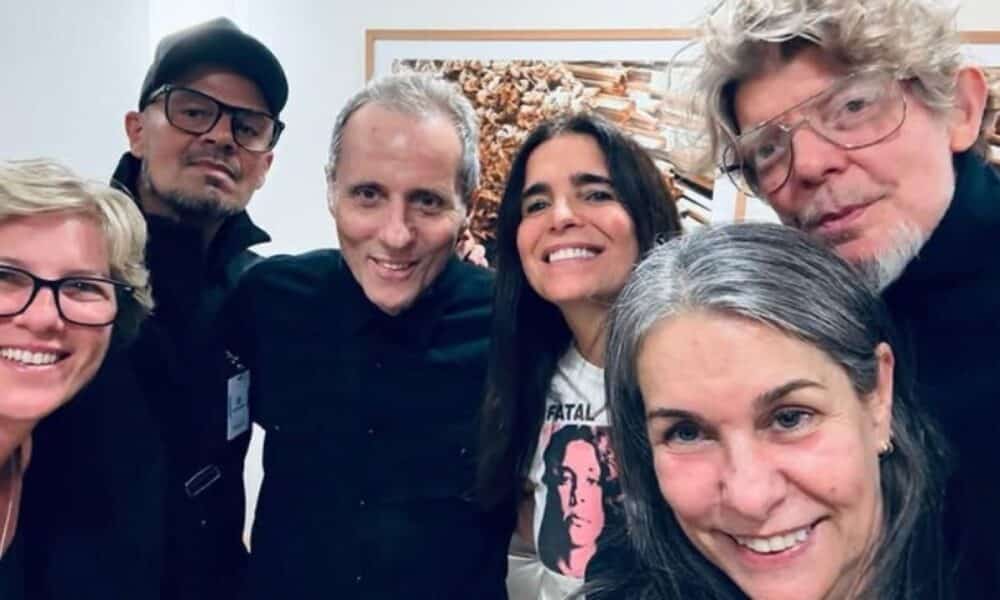 tony-bellotto-se-recupera-de-cirurgia-e-celebra-visita-de-branco-mello-e-sergio-britto-em-2025