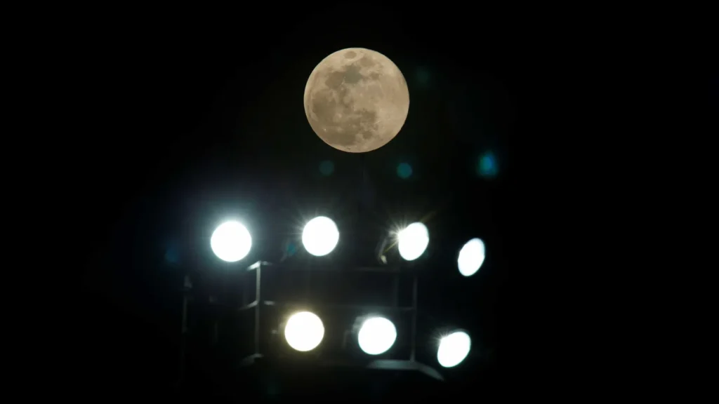 lua-do-cacador:-maior-superlua-do-ano-podera-ser-vista-nesta-quinta-feira;-entenda-o-fenomeno