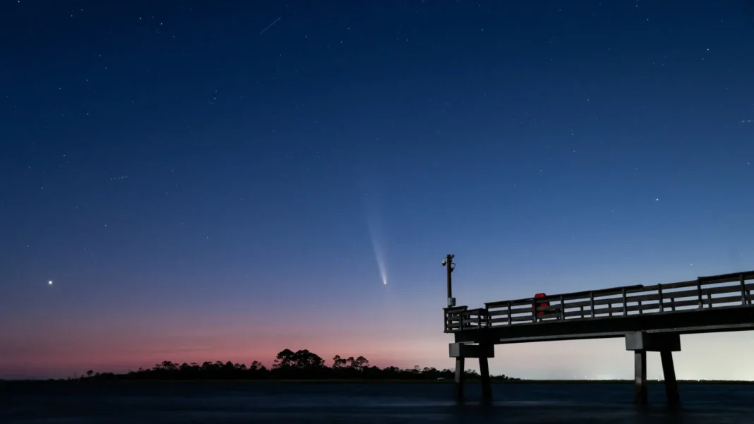 veja-imagens-do-cometa-c/2023-a3-tsuchinshan-atlas-ao-redor-do-mundo