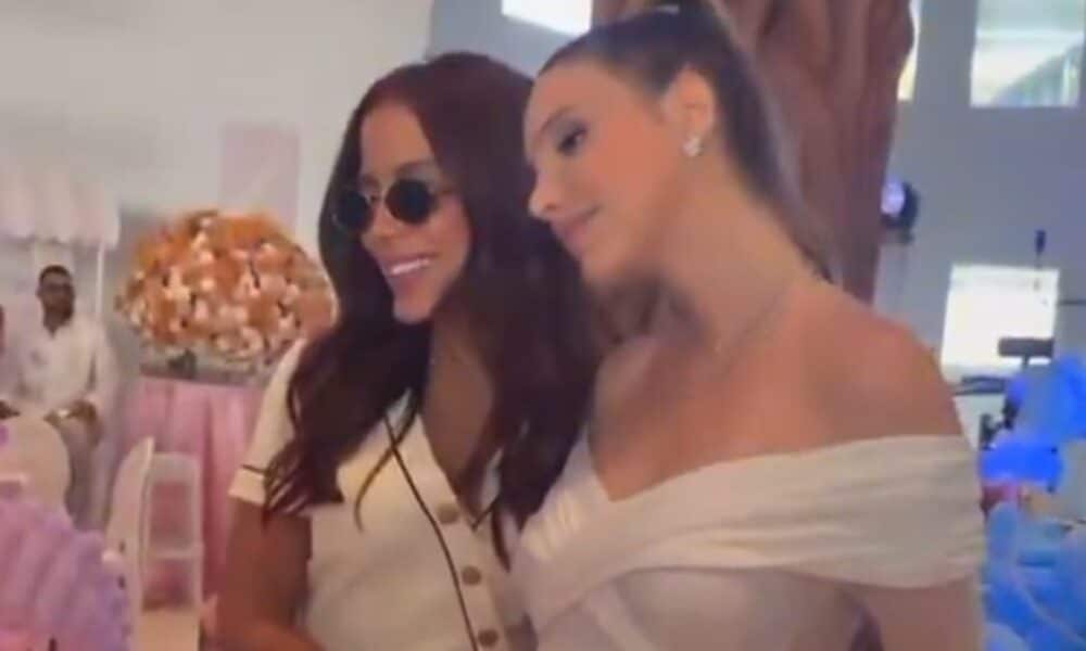 anitta-brilha-como-madrinha-em-cha-revelacao-da-filha-de-lele-pons-nos-eua