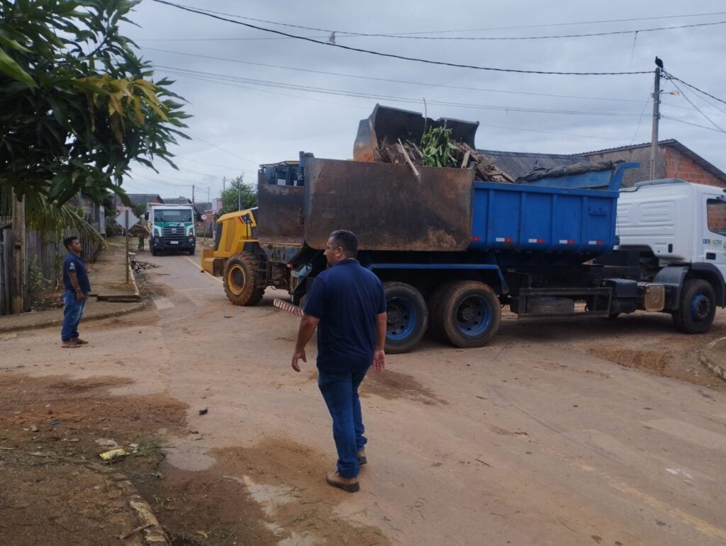 deracre-e-prefeitura-de-sena-madureira-realizam-acao-de-limpeza-na-cidade
