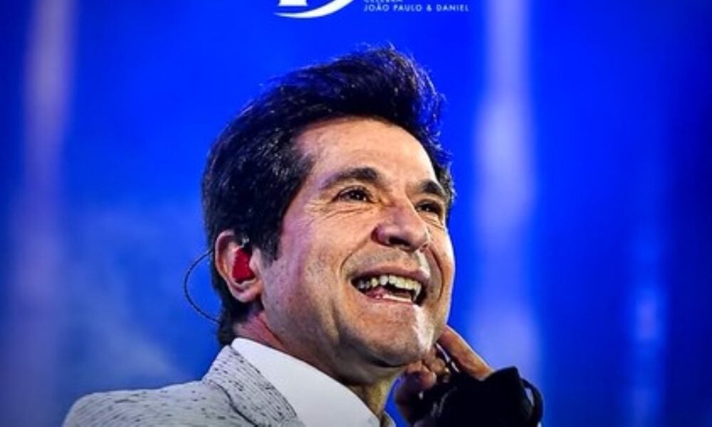 daniel-emociona-o-brasil-ao-reviver-joao-paulo-com-inteligencia-artificial-no-domingao