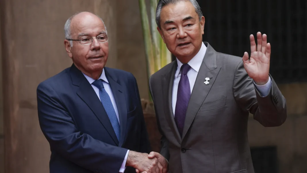 ceder-fara-com-que-os-eua-“queiram-tirar-mais-vantagem”,-diz-mne-chines