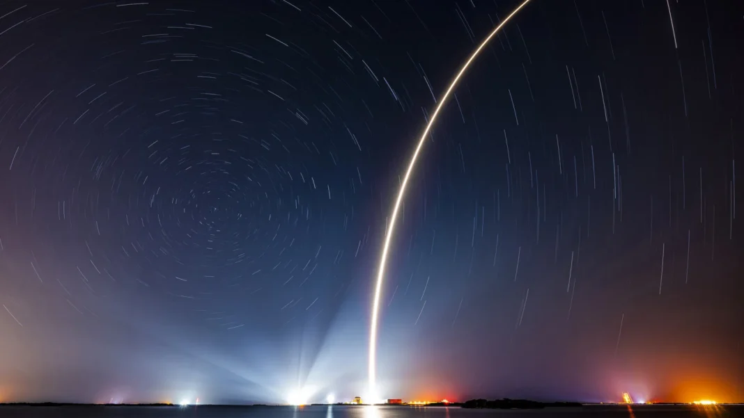 spacex-celebra-250o-lancamento-da-starlink-com-imagem-impressionante