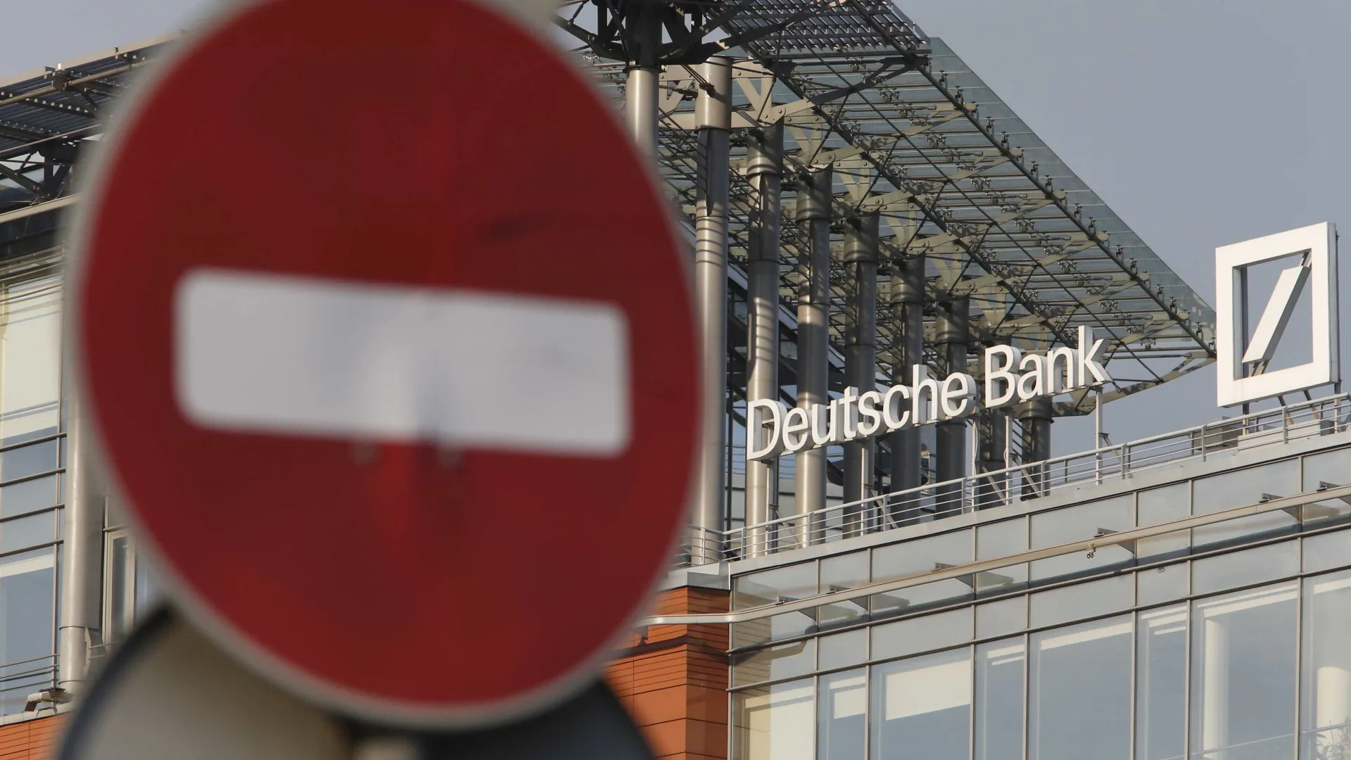 deutsche-bank-faz-provisao-de-130-milhoes-de-euros-por-‘incertezas’-nos-eua