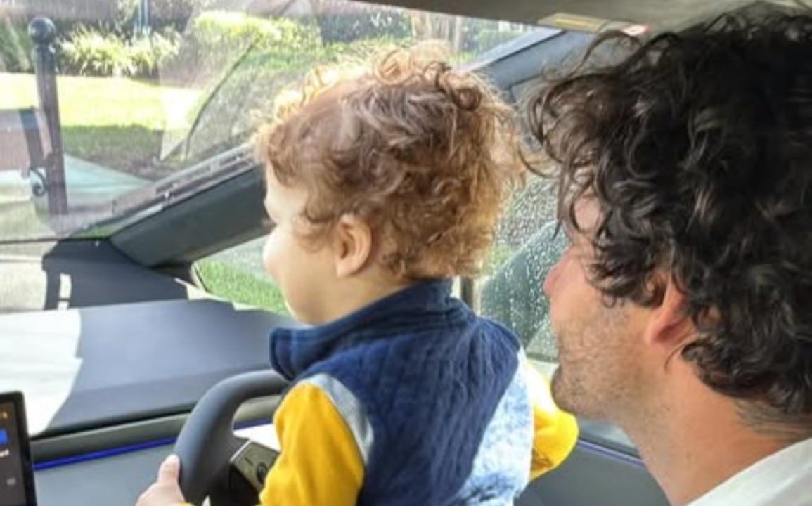Alexandre Pato e filho