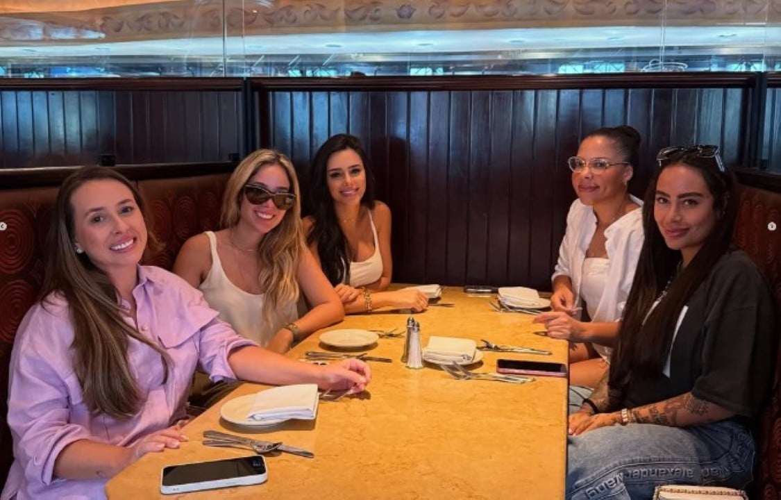Bruna Biancardi e Rafa com amigas