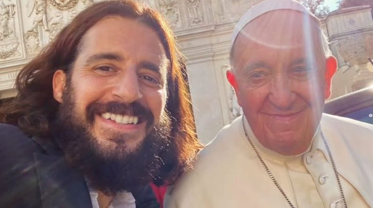 Jonathan Roumie e Papa Francisco