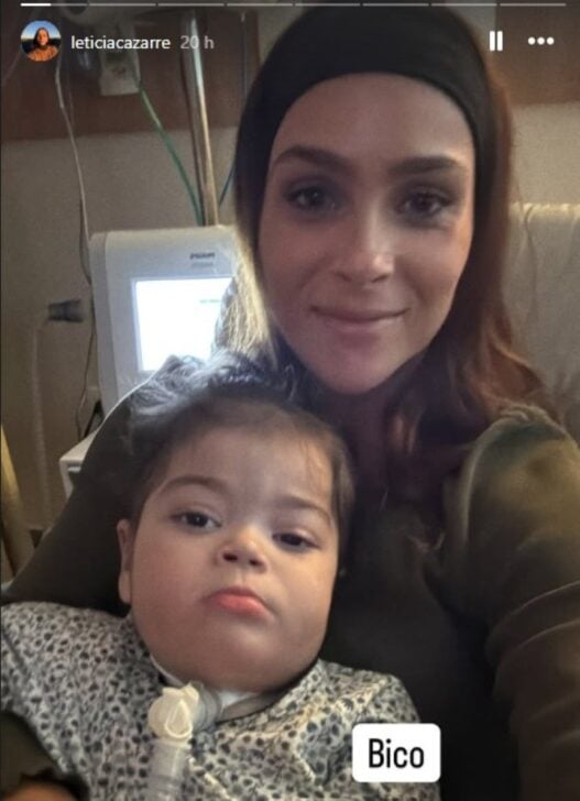 Letícia Cazarré e filha
