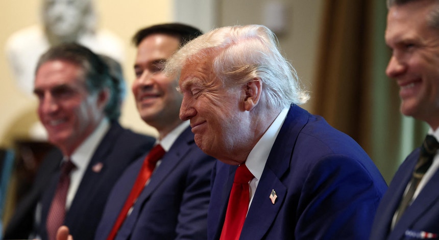 circulo-proximo-fez-fila-para-elogiar-trump-nos-primeiros-100-dias-de-mandato circulo-proximo-fez-fila-para-elogiar-trump-nos-primeiros-100-dias-de-mandato