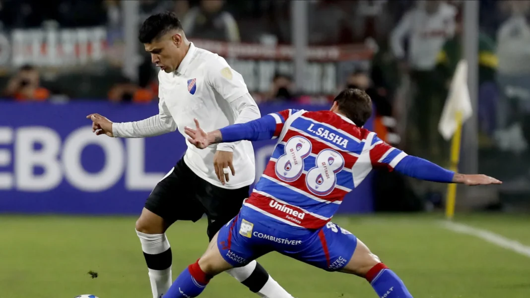 confederacao-sul-americana-castiga-colo-colo-com-cinco-jogos-sem-torcida