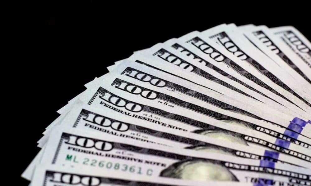 dolar-despenca-8%-em-2025,-mas-alta-pode-voltar-ate-dezembro