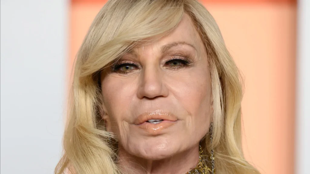 donatella-versace-chega-aos-70-anos-com-legado-fashion-proprio-e-longe-da-sombra-do-irmao