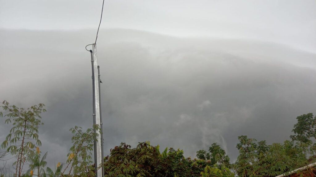 mudanca-repentina-no-tempo-surpreende-moradores-de-rio-branco-com-formacao-de-nuvem-prateleira