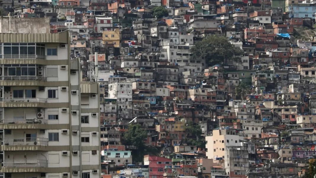 ex-diretor-da-americanas-relata-dificuldade-de-emprego-e-abre-bar-na-rocinha