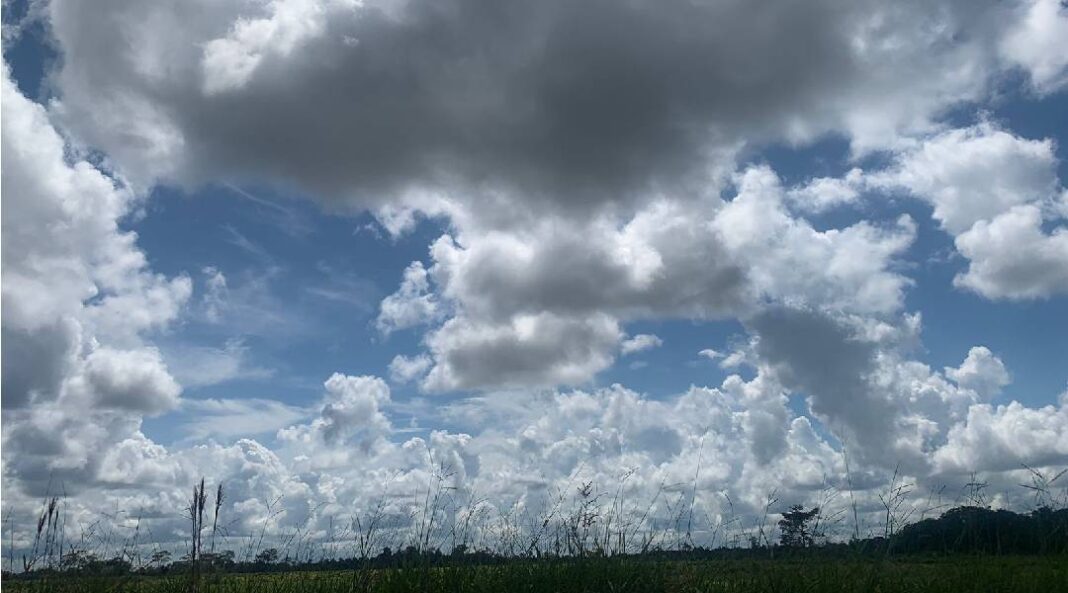 sexta-feira-(2)-deve-ser-quente,-com-sol,-nuvens-e-chuvas-pontuais,-no-acre