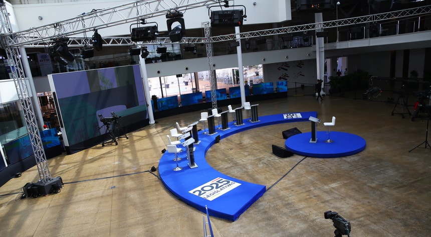 em-direto-na-rtp.-debate-entre-oito-partidos-com-representacao-parlamentar em-direto-na-rtp.-debate-entre-oito-partidos-com-representacao-parlamentar
