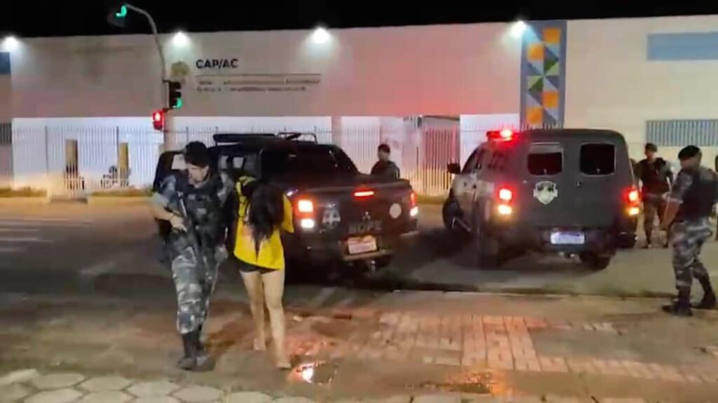 acao-do-bope-apreende-adolescentes-e-prende-jovem-por-trafico-de-drogas-em-rio-branco