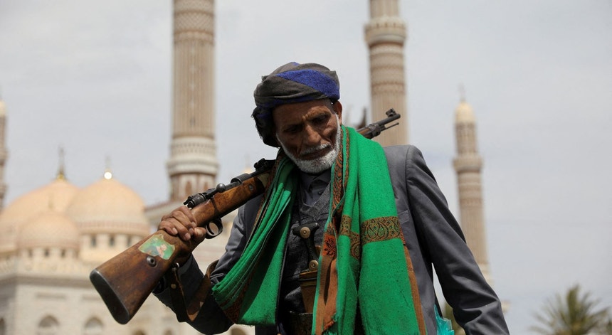 israel-bombardeia-milicia-houthi-em-retaliacao-por-ataque-contra-aeroporto