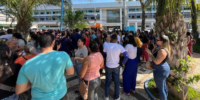 profissionais-da-educacao-param-atividades-e-cobram-aumento-salarial,-em-rio-branco