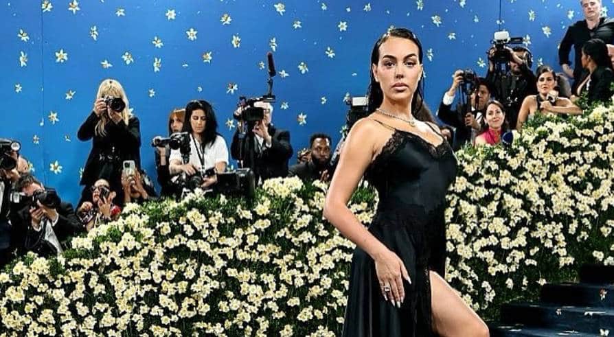 georgina-rodriguez-estreia-no-met-gala-com-look-sensual-e-tatuagem-que-surpreendeu