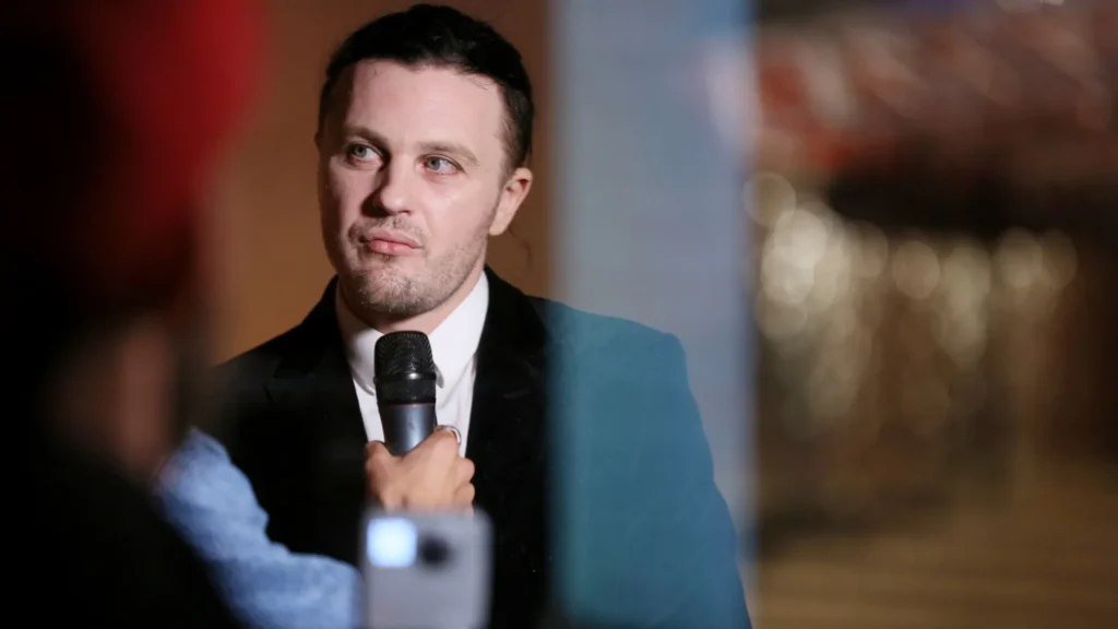 ator-das-series-‘dawson’s-creek’-e-‘hannibal’-e-preso-por-abuso-sexual