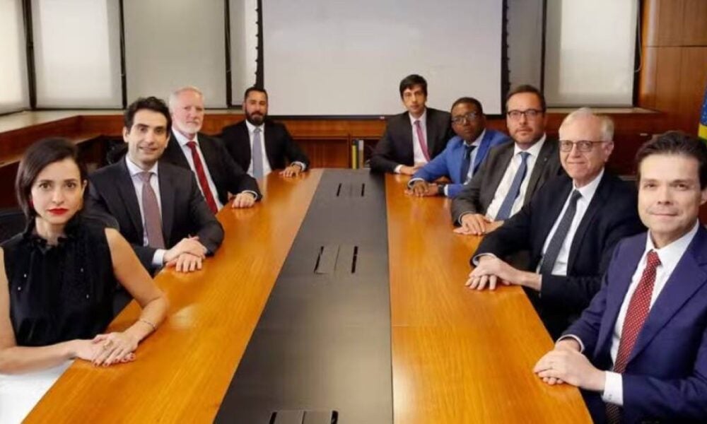 copom-eleva-selic-a-14,75%-e-sinaliza-cautela-em-ciclo-de-alta-de-juros-pelo-banco-central