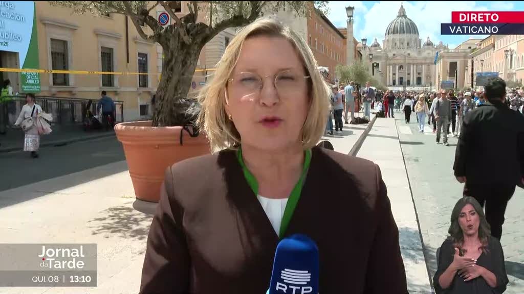 milhares-de-peregrinos-a-espera-da-eleicao-do-novo-papa-na-praca-de-sao-pedro milhares-de-peregrinos-a-espera-da-eleicao-do-novo-papa-na-praca-de-sao-pedro