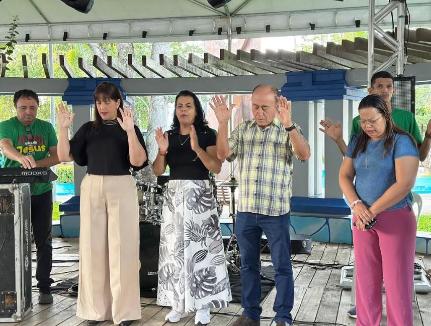 bocalom-ora-antes-da-marcha-para-jesus-e-diz:-‘tudo-comeca-com-deus-na-frente’