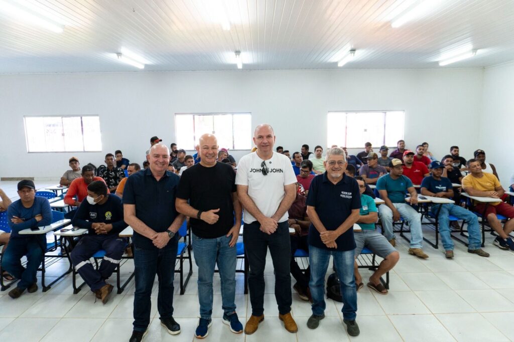 ze-adriano-participa-do-lancamento-de-curso-de-operador-de-maquinas-pesadas-em-sena-madureira