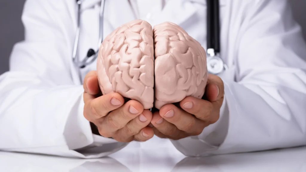 medico-revela-truque-com-as-maos-que-pode-indicar-tumor-no-cerebro
