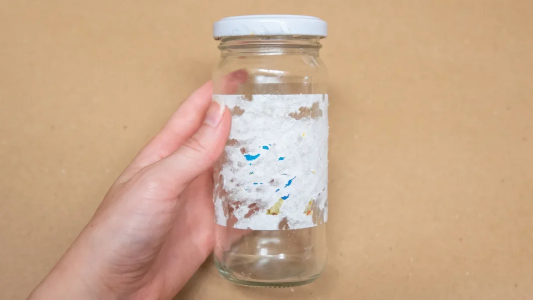 aprenda-truque-simples-para-remover-cola-e-rotulos-de-potes-de-vidro